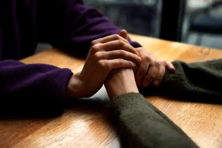 How to Help a Loved One Battling Alcohol Addiction